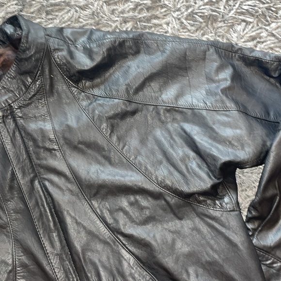 Vintage black leather jacket size medium - Picture 4 of 14